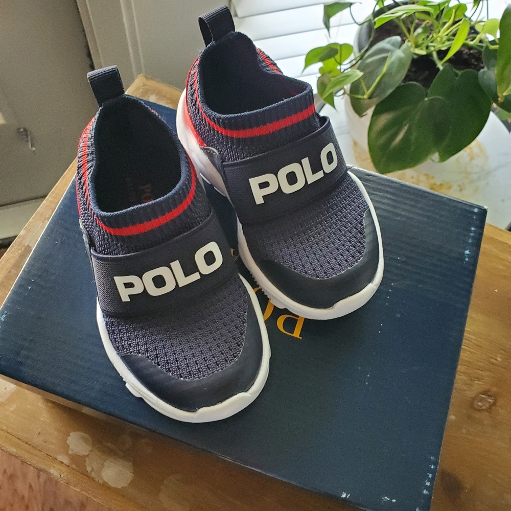 Boys 5T athletic shoe NEW